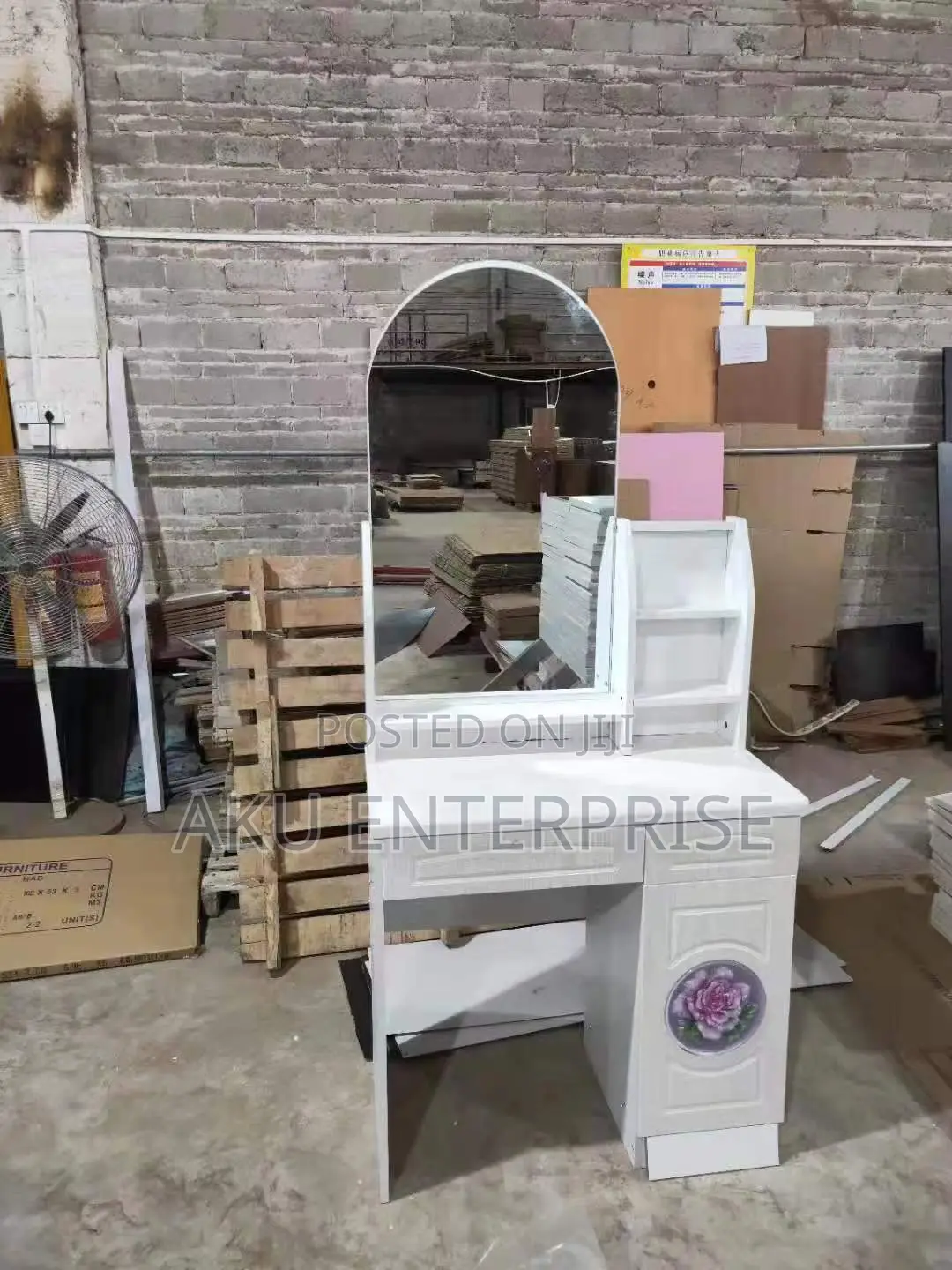 Dressing Mirror Table and Chair Ladies Dressers