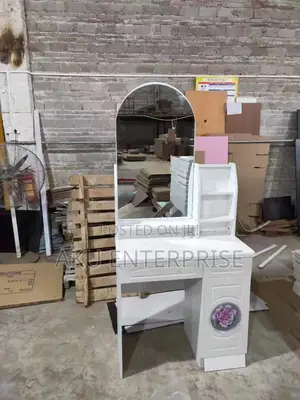 Dressing Mirror Table and Chair Ladies Dressers