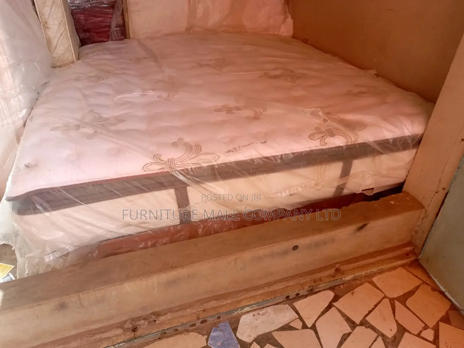 FURNITURE MALL Wholesale King Size Mattress. Free DLV