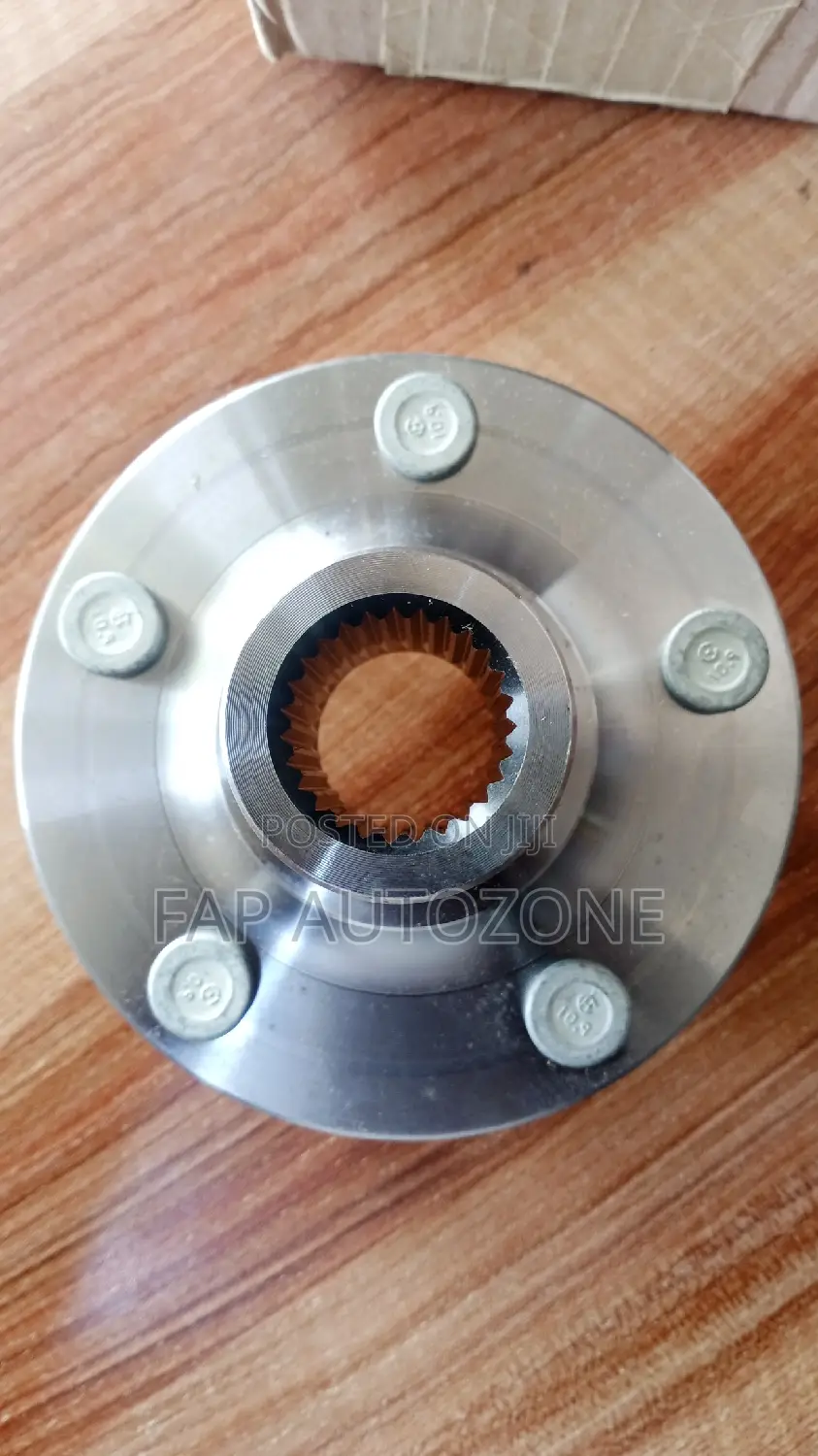 01621. Original Ford Escape Wheel Hub From Usa. Hub 466