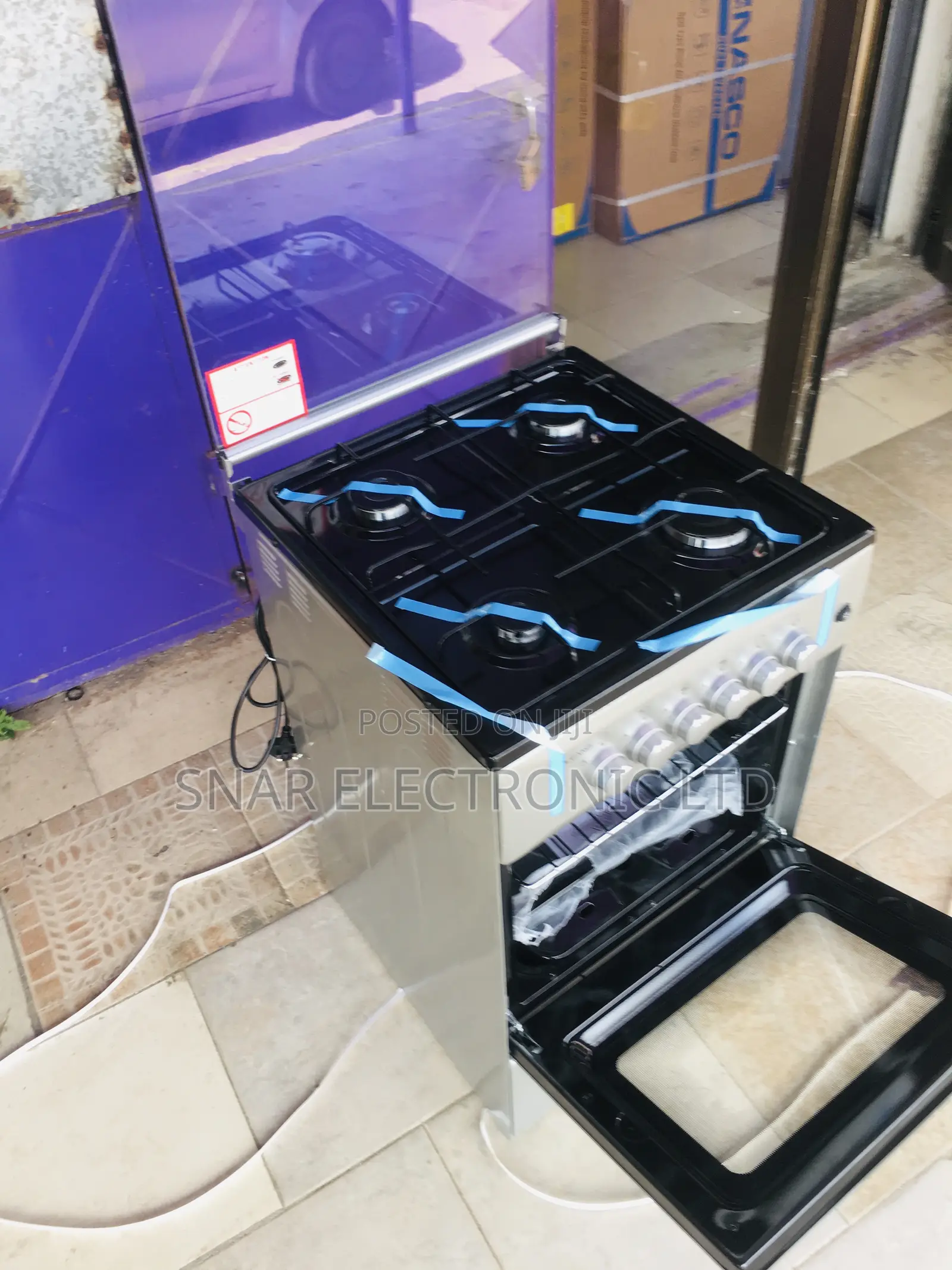 Efficient Volcano 4 Burners 50x50 Gas Stove and Oven