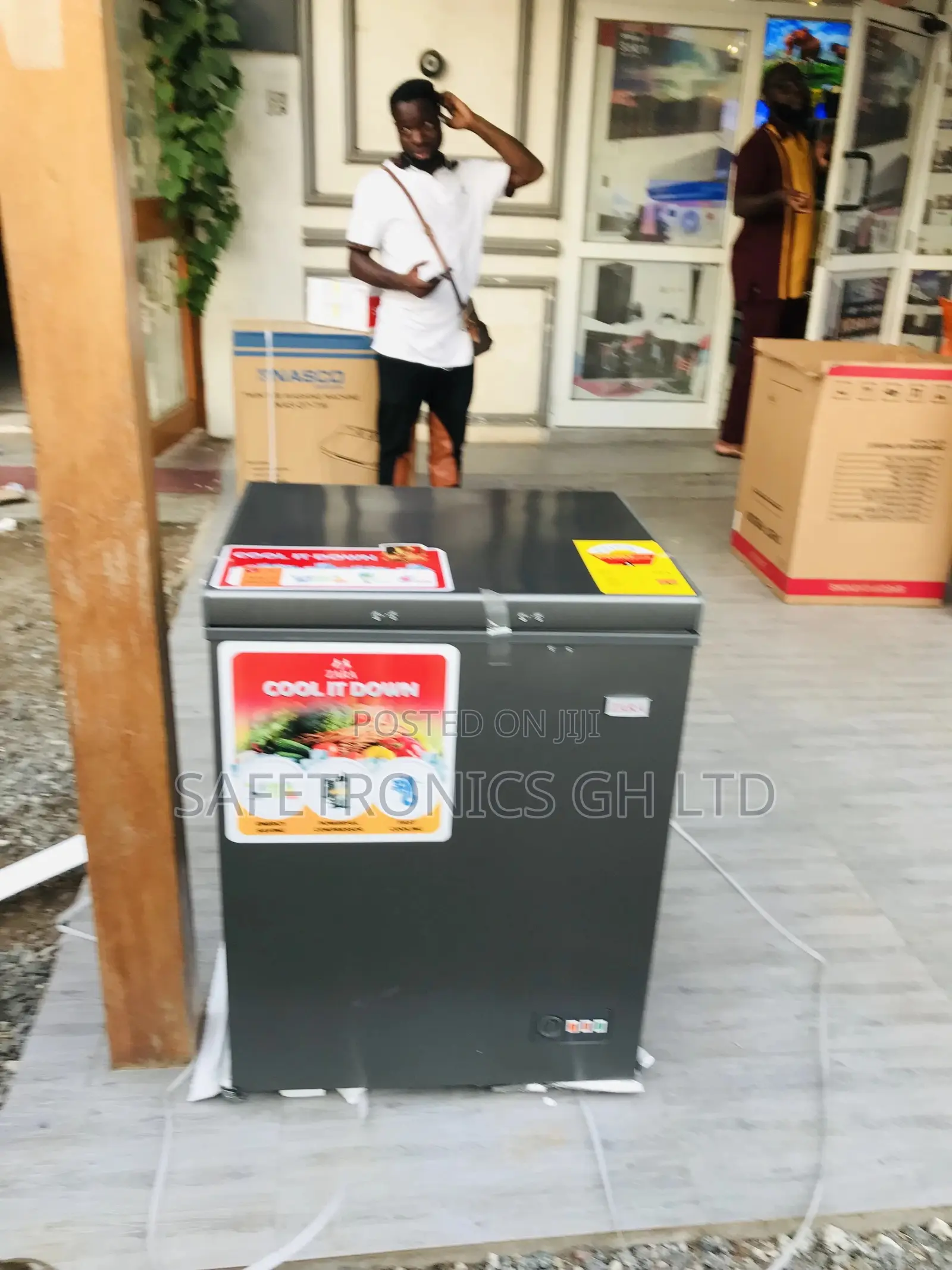 Sealed 141 Liter Singledoor Glass Lid Chestfreezer Zara-200