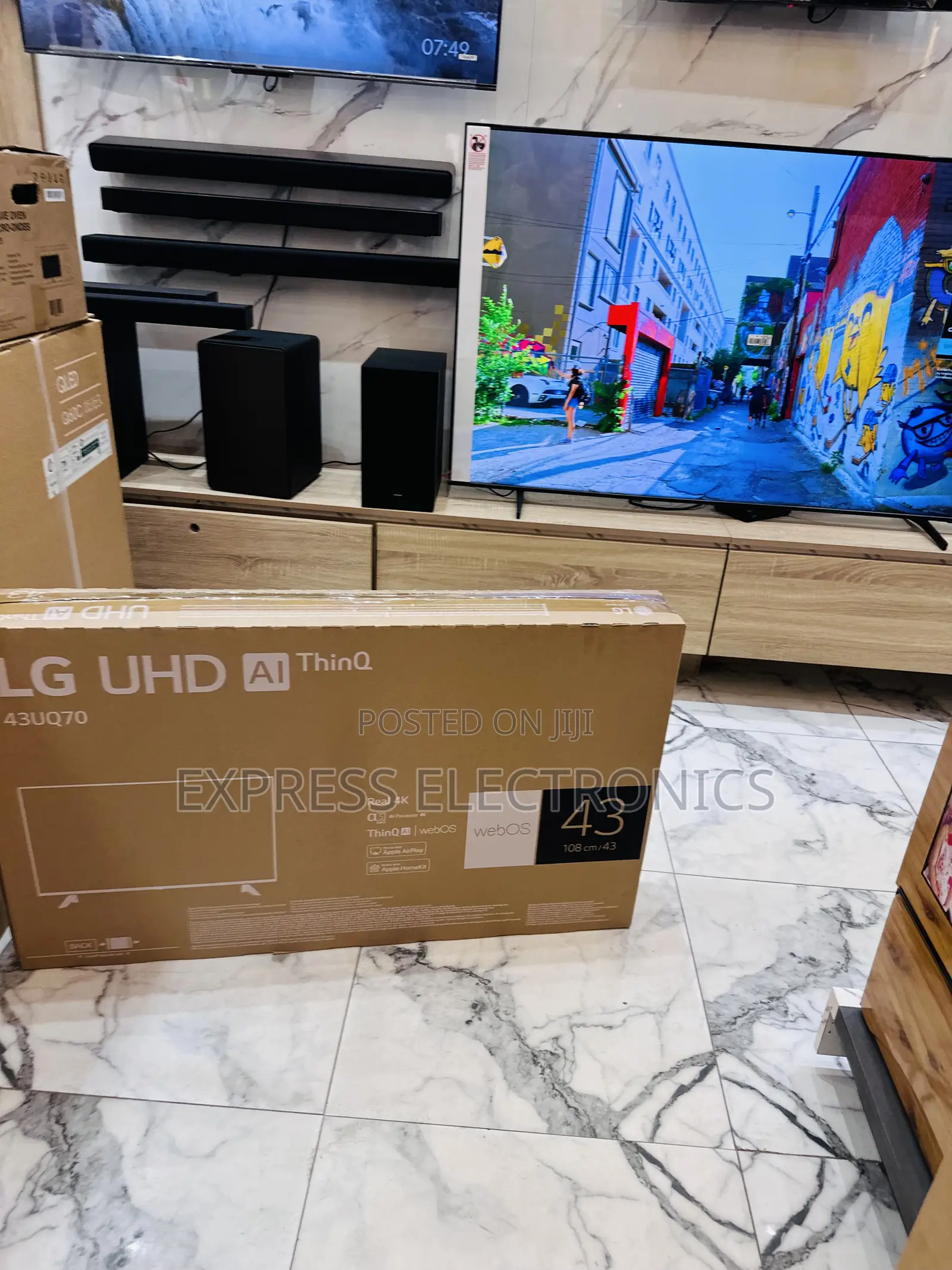 A New LG Slim UHD Screen 43”UR73000