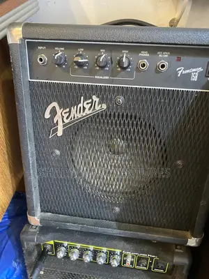 Fender Frontman 15B Bass Combo