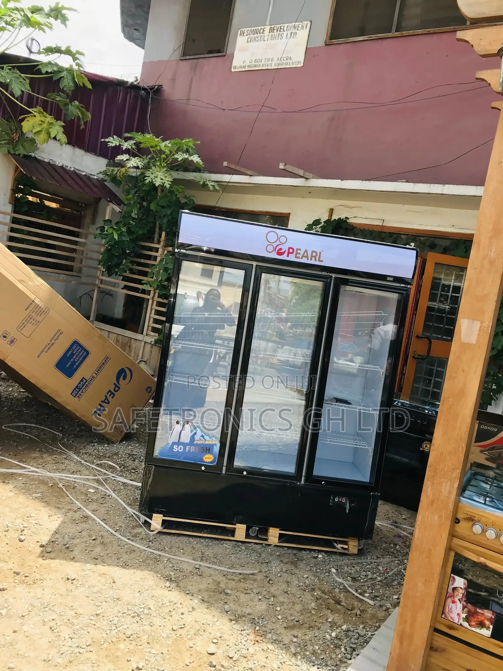 Display PVC-150 Glass 3 Doors Pearl Reliable Fridge
