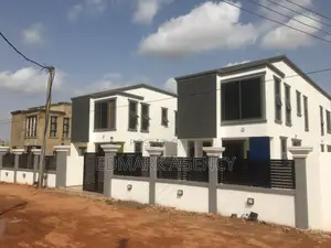 4bdrm House in Achimota Mall for sale
