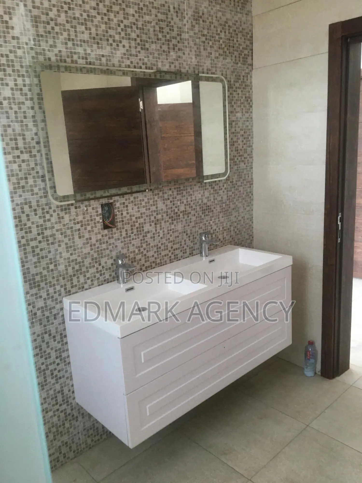 4bdrm House in Achimota Mall for sale