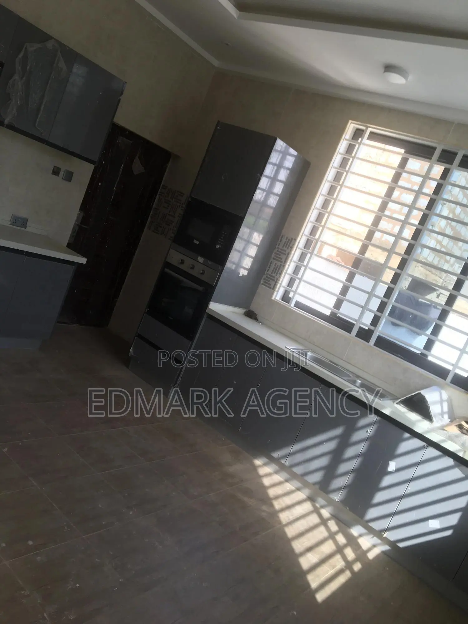 4bdrm House in Achimota Mall for sale