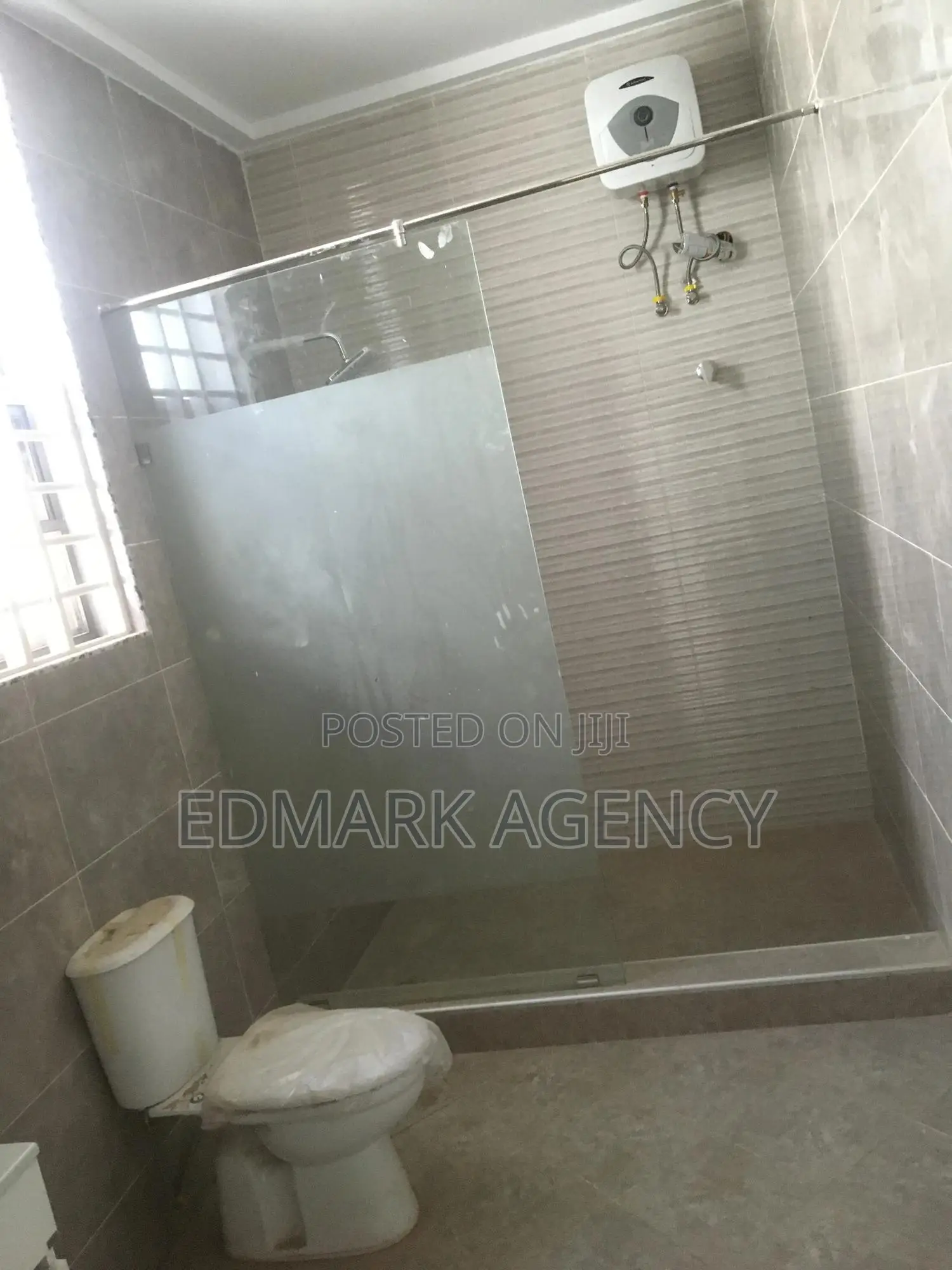 4bdrm House in Achimota Mall for sale