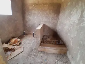 6bdrm House in K Fuseini Estate, Kumasi Metropolitan for sale