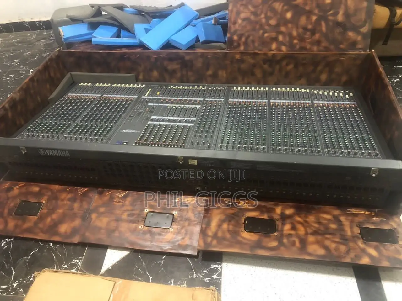 Yamaha M2500 40channel Mixer Board, Empty Box’S 12inch