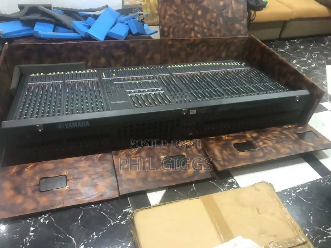 Yamaha M2500 40channel Mixer Board, Empty Box’S 12inch