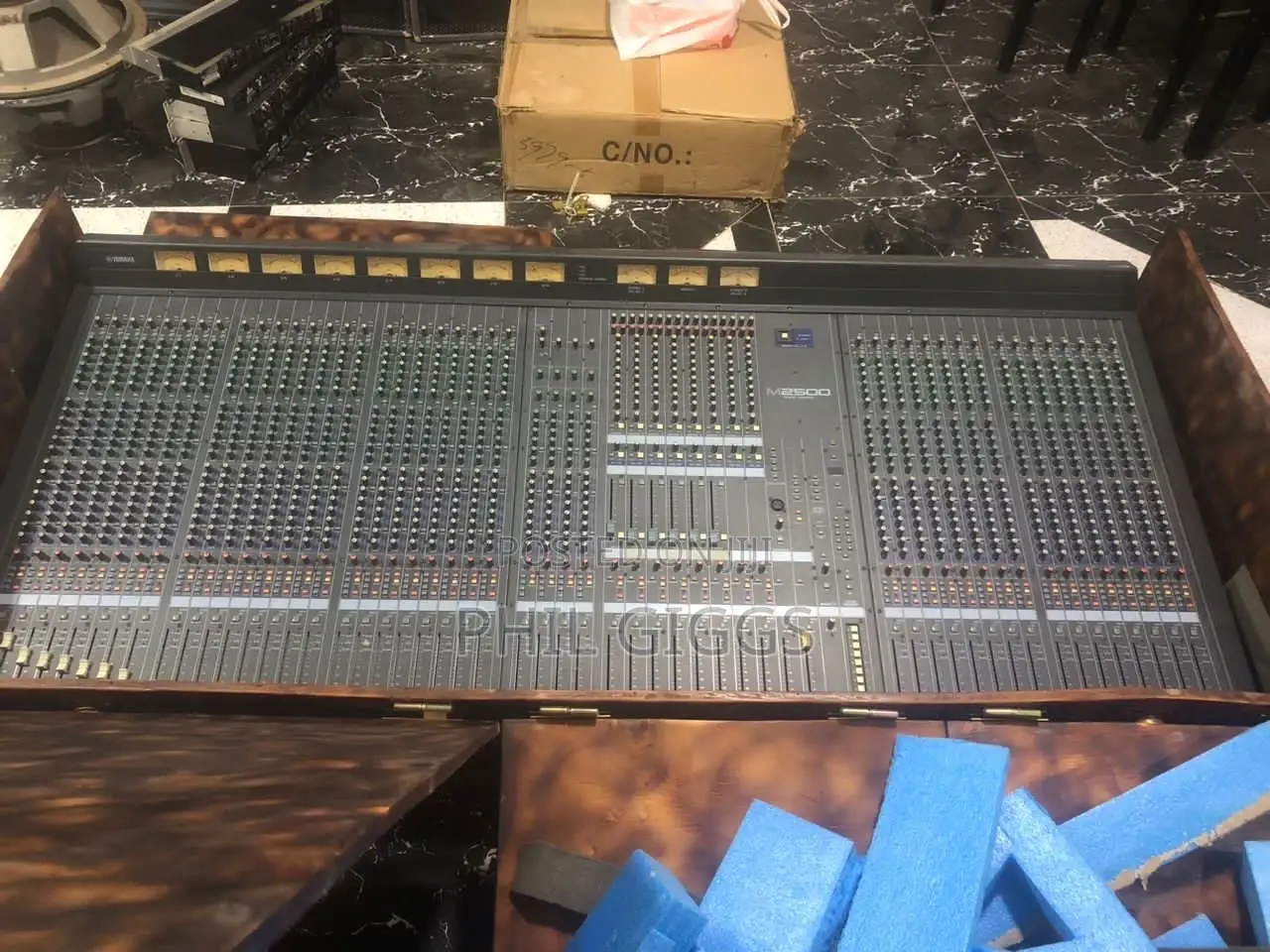 Yamaha M2500 40channel Mixer Board, Empty Box’S 12inch