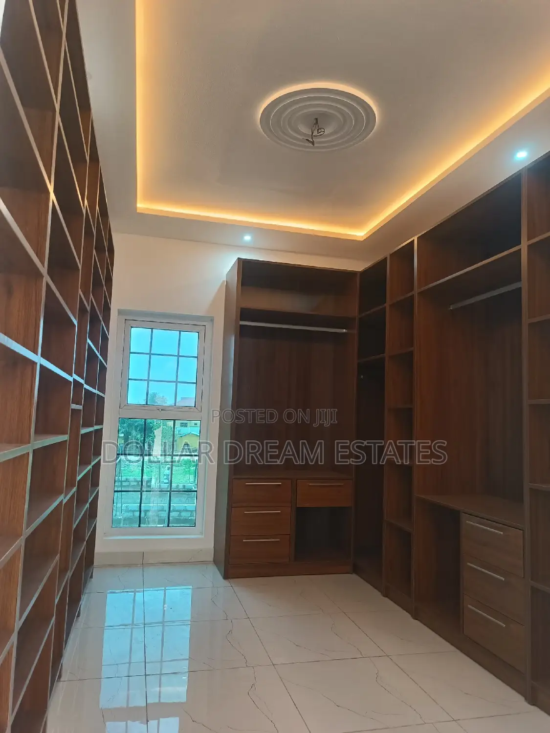 7bdrm House in East Legon for sale