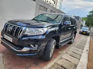 Car Rental in Ghana- Toyota Landcruisers for Rent - 6 Seats
