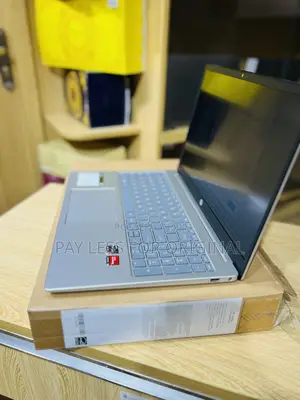 New Laptop HP 15-Da2933nia 16GB AMD Ryzen 5 SSD 256GB
