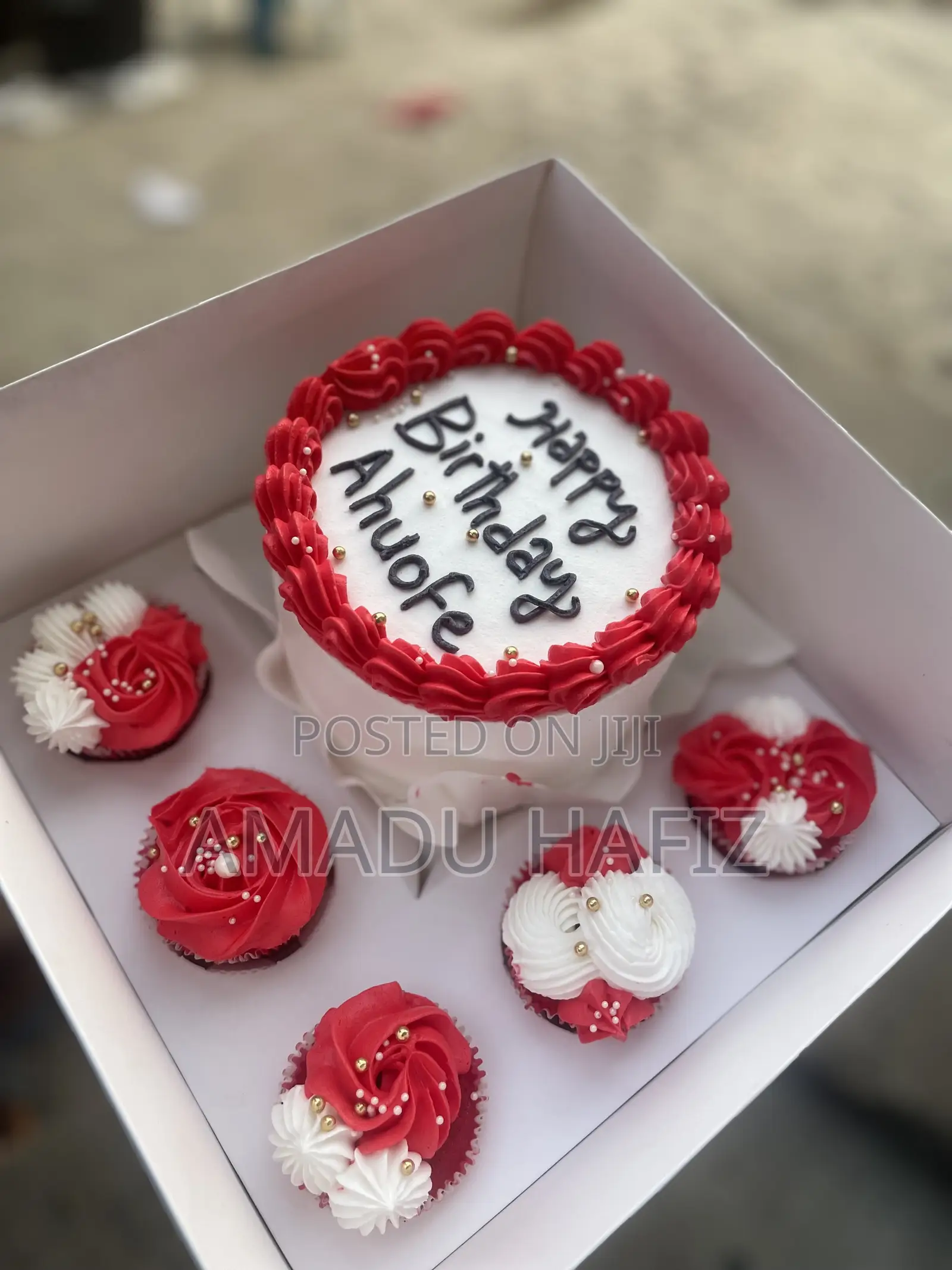 1 Bento Cake and 5 Cupcakes