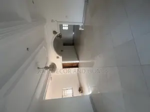 5bdrm Mansion in Bee Decor & Homes, East Legon for sale