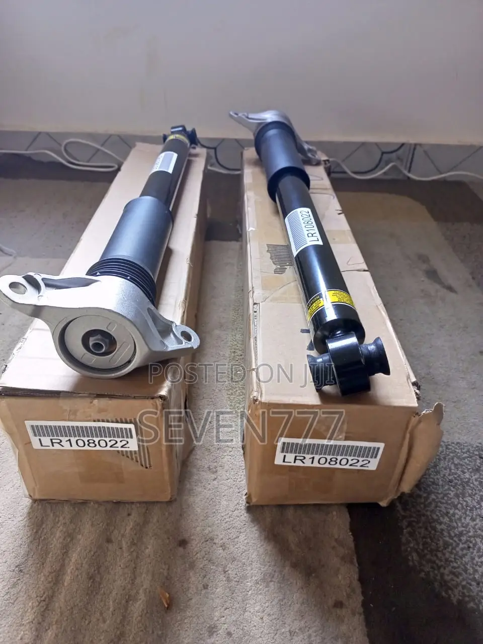 2018-2023 Range Velar Rear Shocks Absorber