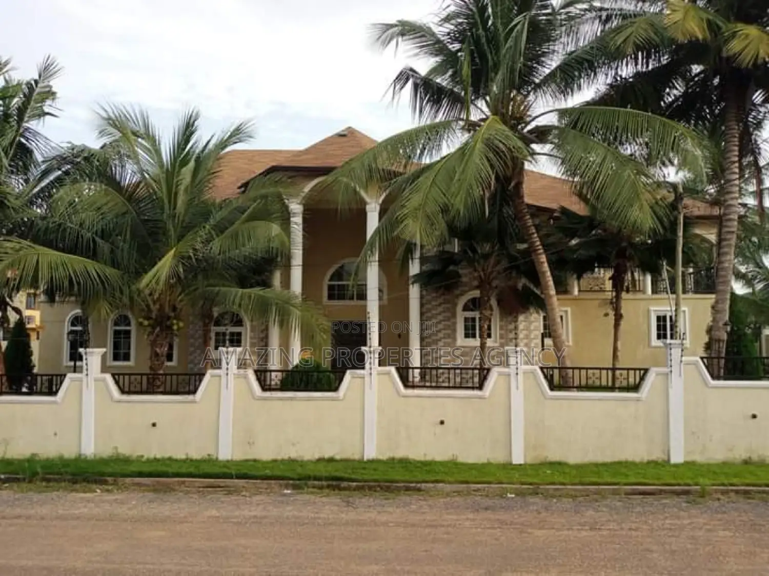 8bdrm House in Adjiriganor for rent