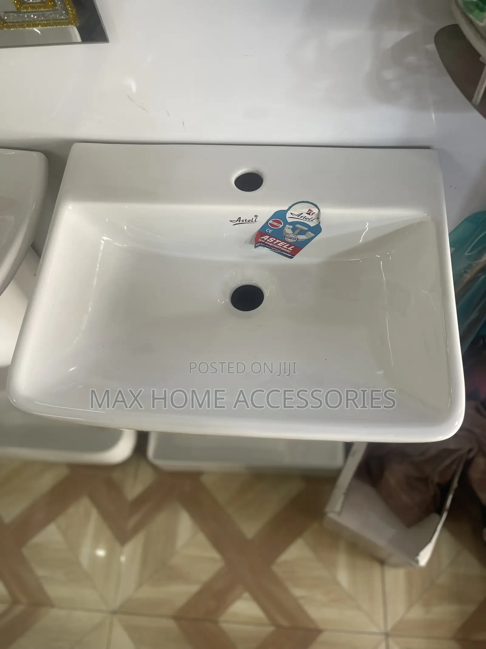 Basin With Short Pedestal