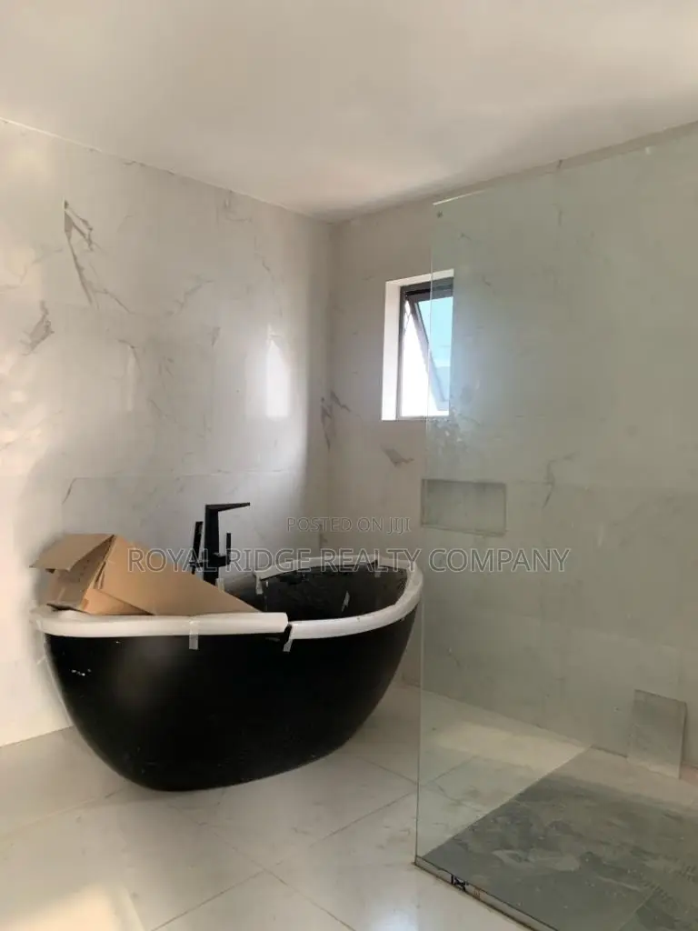 3bdrm Townhouse/Terrace in Manet Near East, Accra Metropolitan