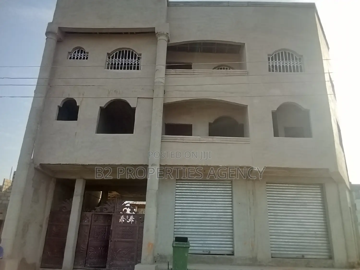 12bdrm Block of Flats in B2Properties Agency, Kumasi Metropolitan