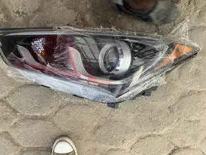 Hyundai Santa Fe 2017 Headlight