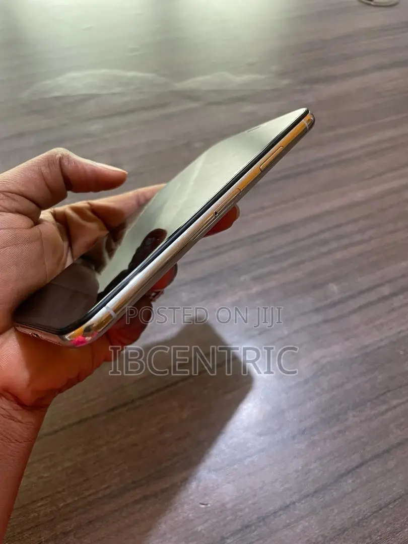 Apple iPhone X 64 GB White