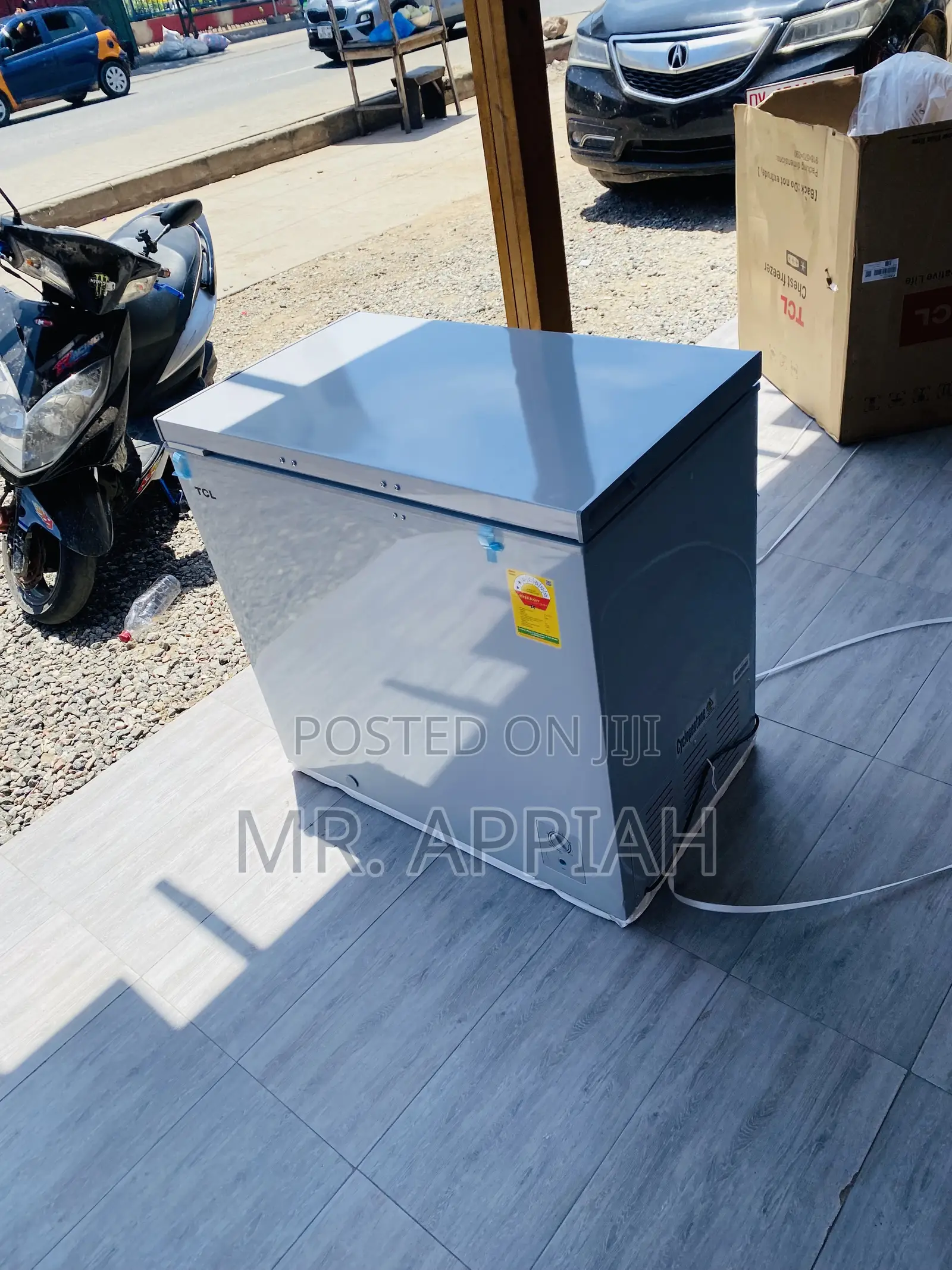 Affordable Pearl PF-208 Single Door Electric Chest Freezer.