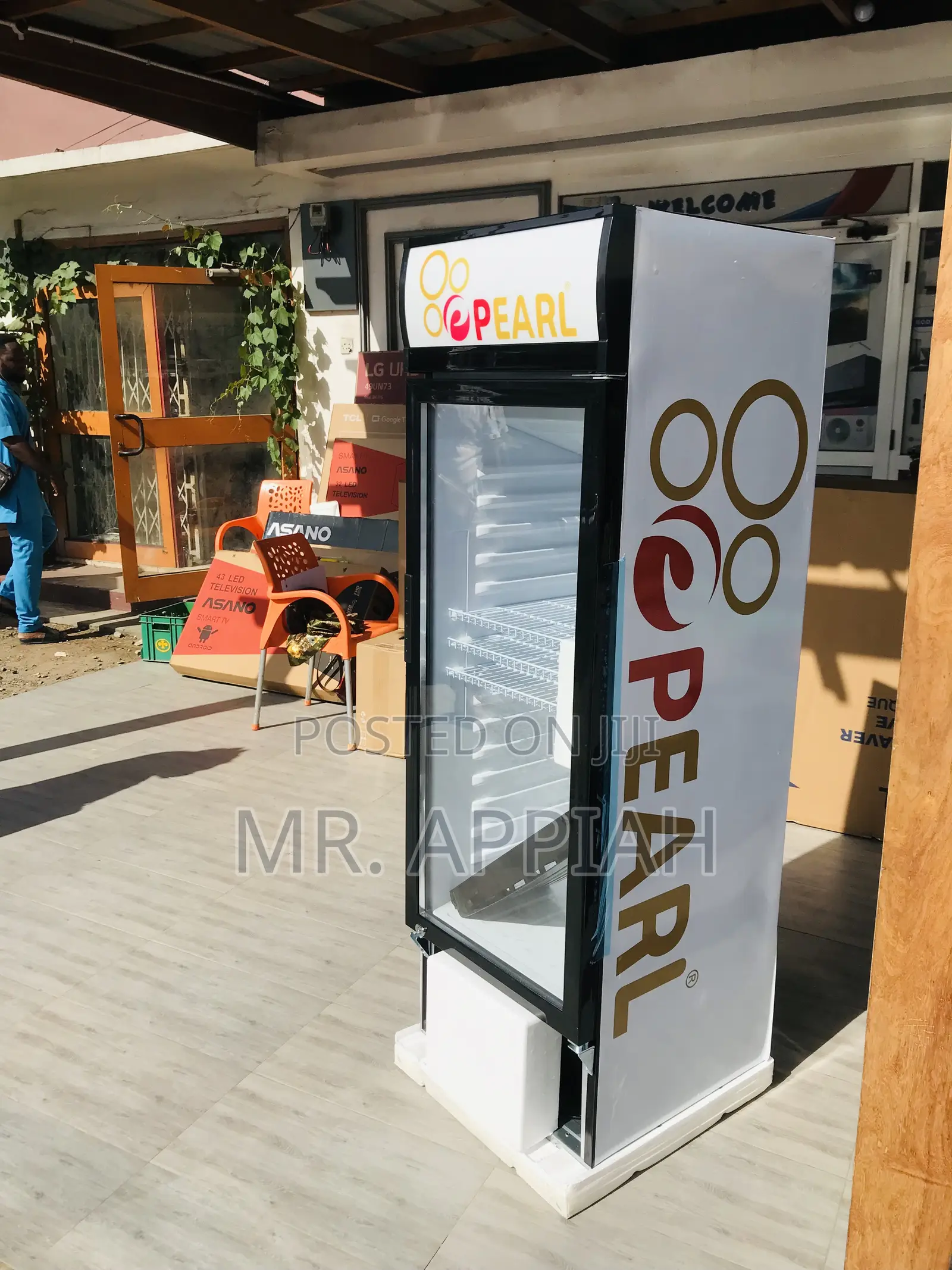 Single Door Pearl PVC-316-2b Electric Display Fridge.