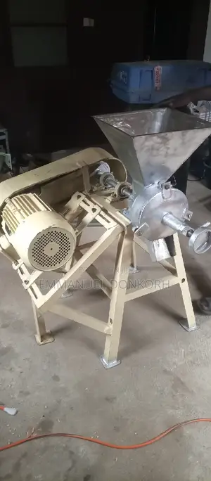 Industrial Groundnuts/Coconut Grinder Machine