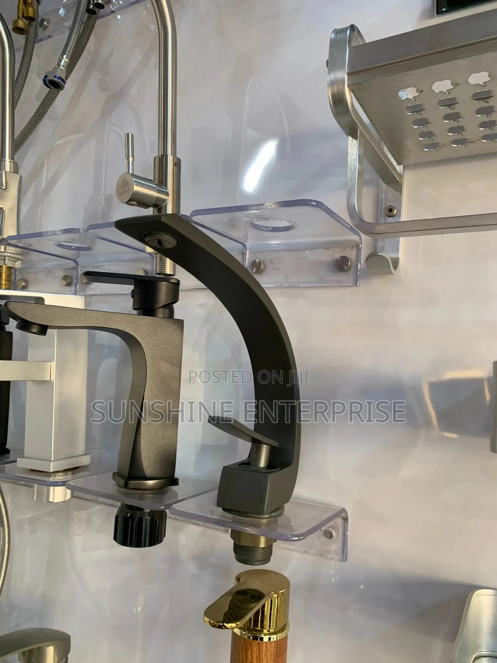 Solid Hot and Cold Kitchen Sink Tap