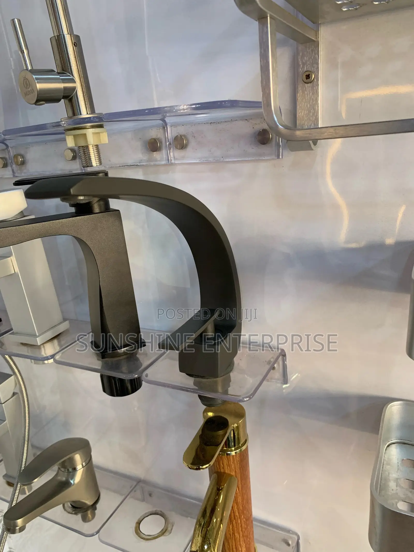 Solid Hot and Cold Kitchen Sink Tap