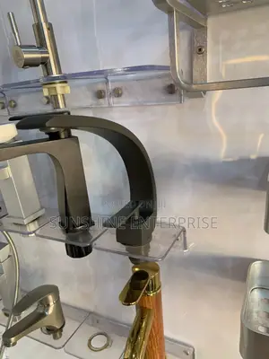 Solid Hot and Cold Kitchen Sink Tap