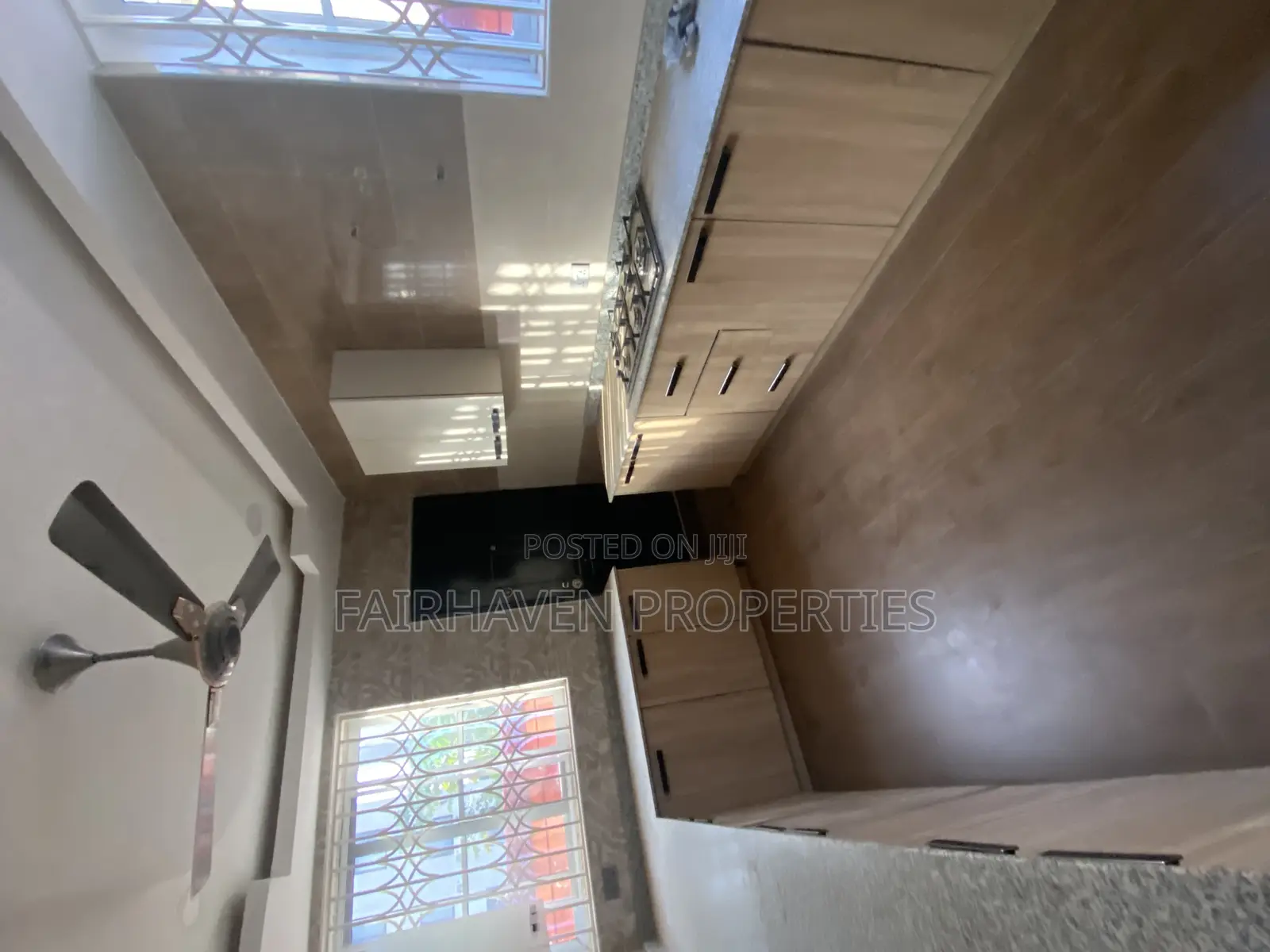 3bdrm House in East Airport, Mahama for rent
