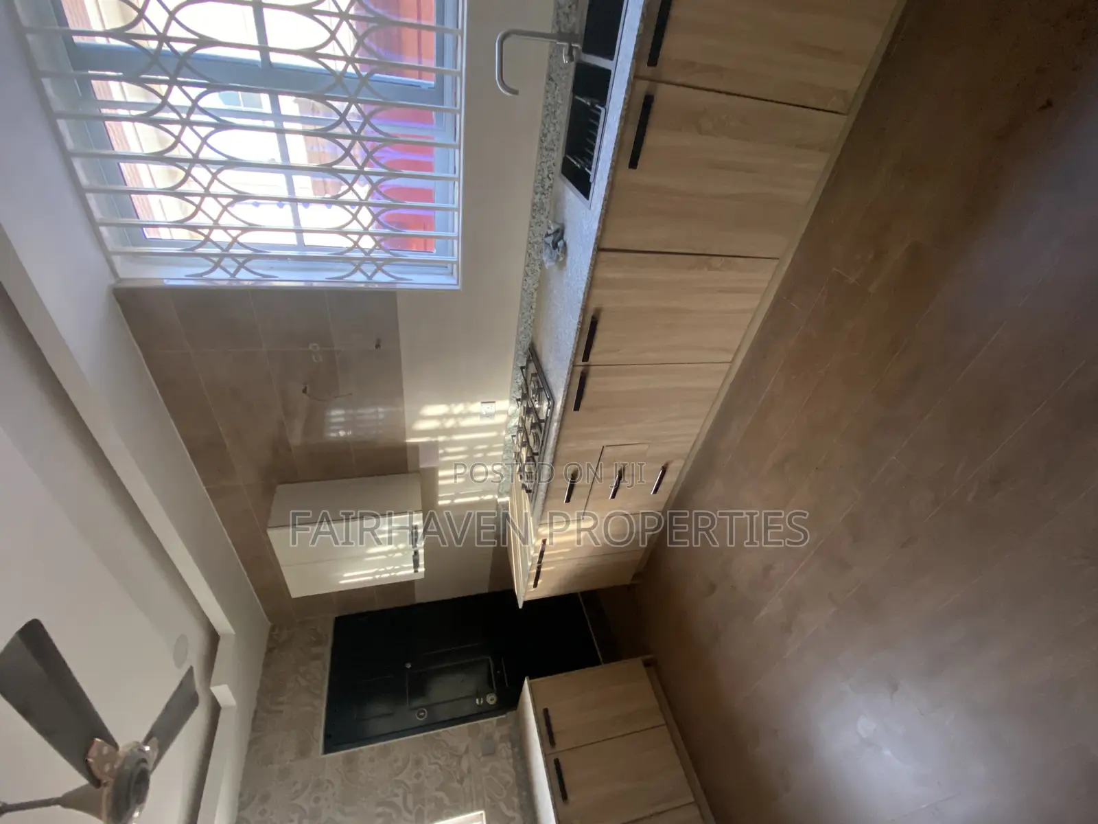 3bdrm House in East Airport, Mahama for rent