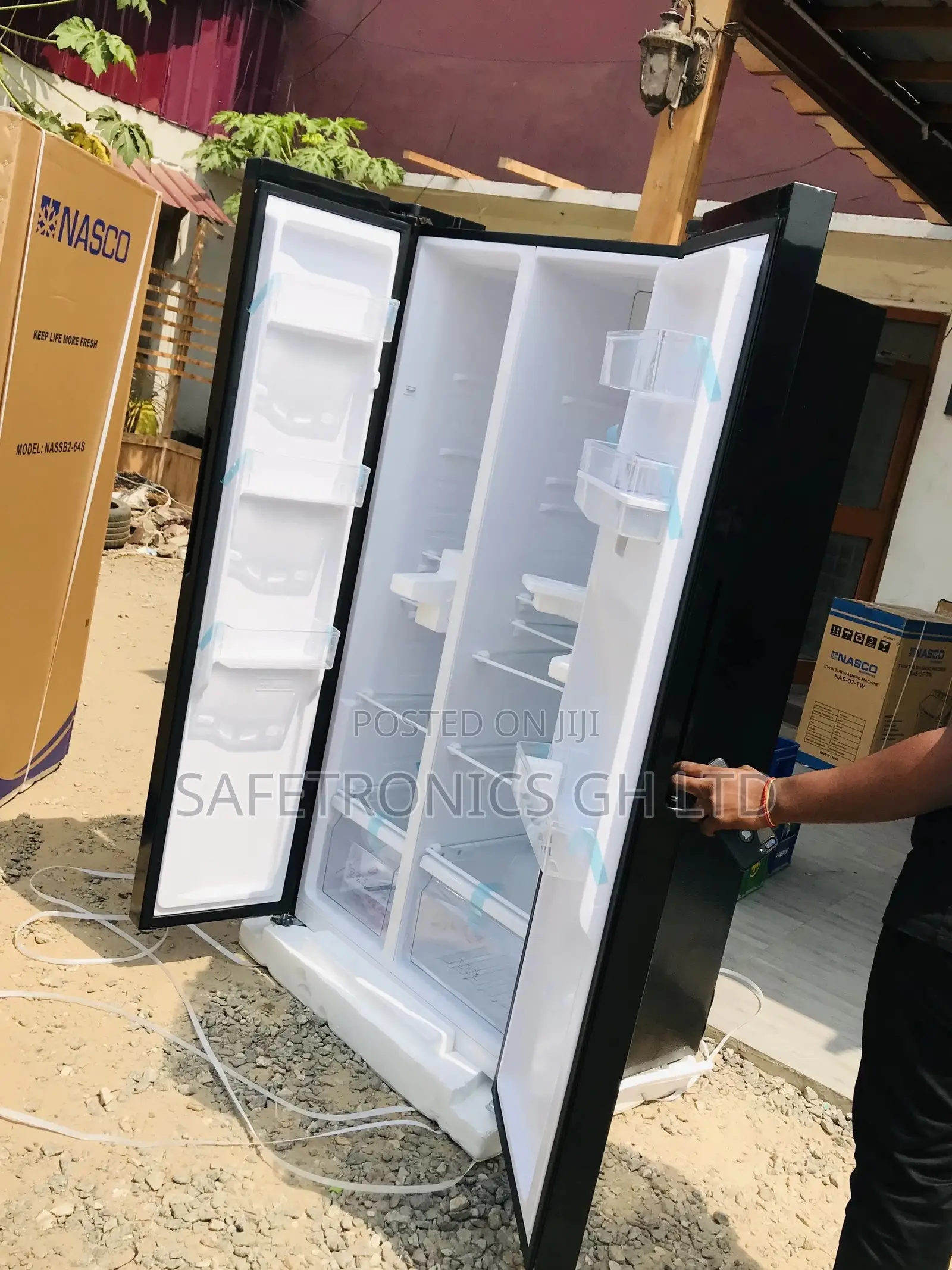 Sealed Side by Side Nasco Black Nassb2-64s Fridge