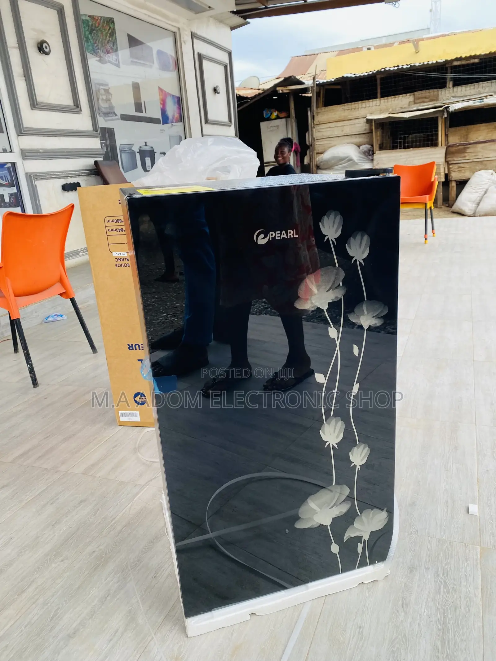 Well Design Pearl Single Door Table Top Fridge.