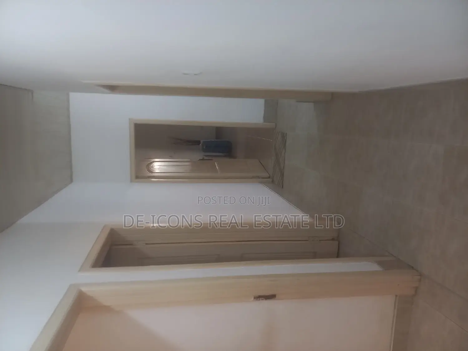 3bdrm Mansion in De-Icons Real Estate, Awutu Senya East Municipal