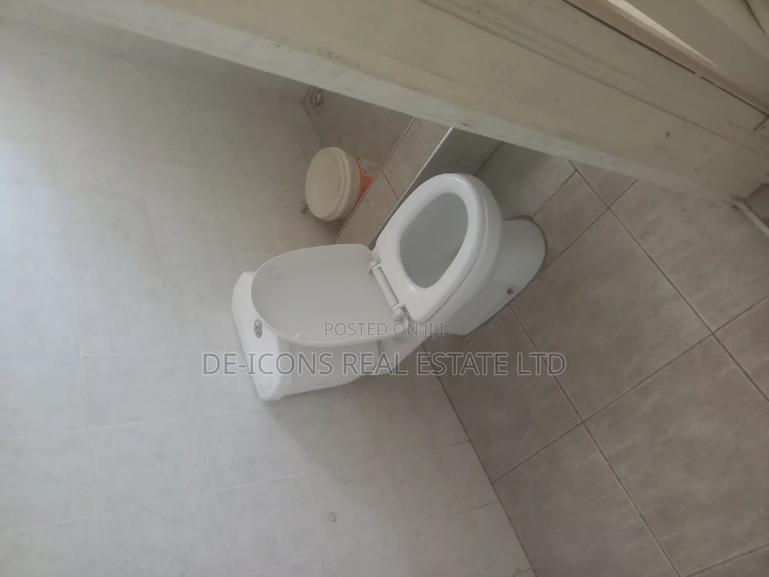 3bdrm Mansion in De-Icons Real Estate, Awutu Senya East Municipal