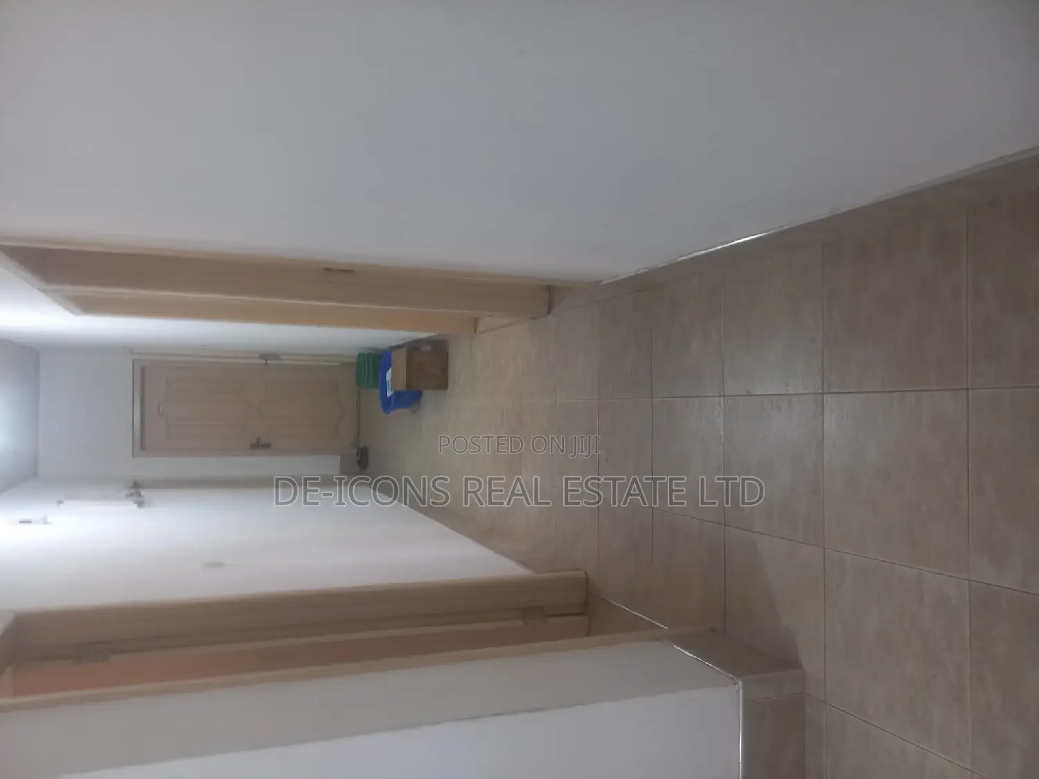 3bdrm Mansion in De-Icons Real Estate, Awutu Senya East Municipal