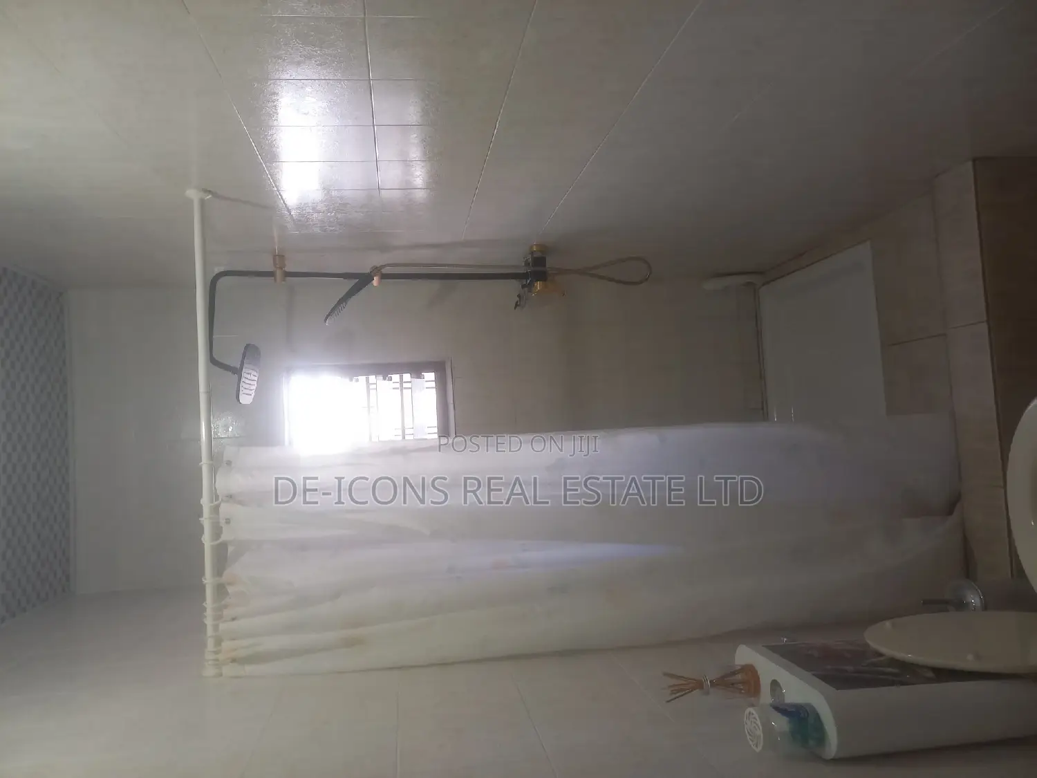3bdrm Mansion in De-Icons Real Estate, Awutu Senya East Municipal