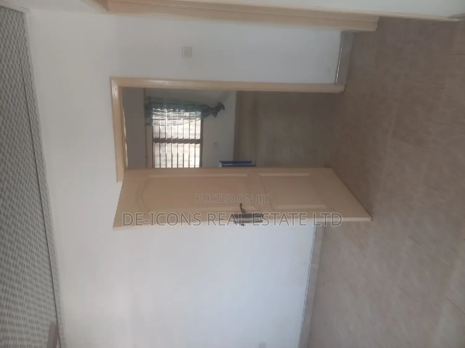 3bdrm Mansion in De-Icons Real Estate, Awutu Senya East Municipal