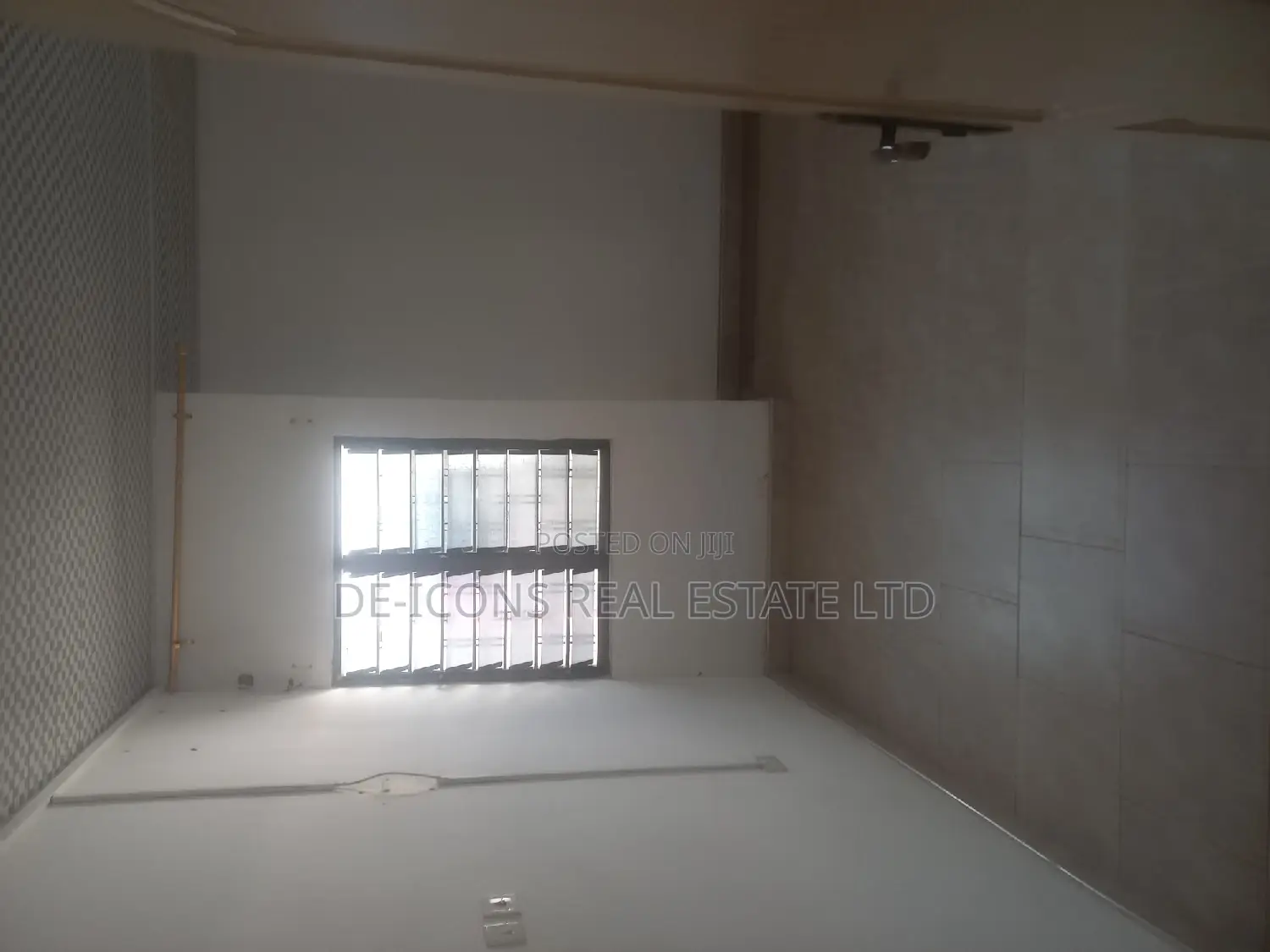 3bdrm Mansion in De-Icons Real Estate, Awutu Senya East Municipal