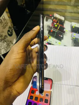 New Apple iPhone 11 Pro Max 64 GB Black