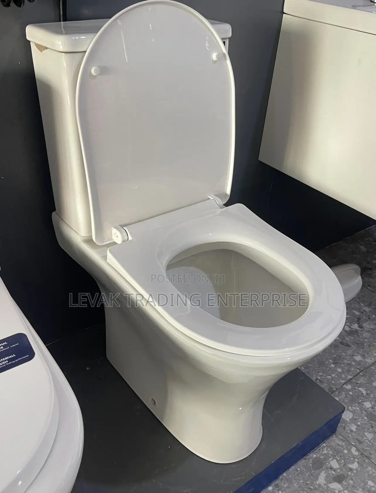 Two Pieces Water Closet, Ceramic British Toilet Seat