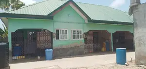 10bdrm House in Kasoa Amanfrom Iron for sale
