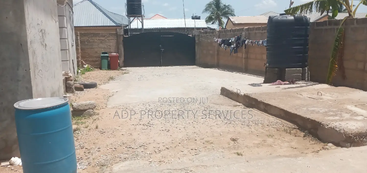 10bdrm House in Kasoa Amanfrom Iron for sale