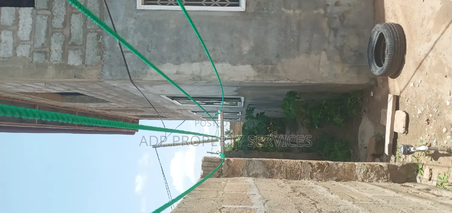 10bdrm House in Kasoa Amanfrom Iron for sale